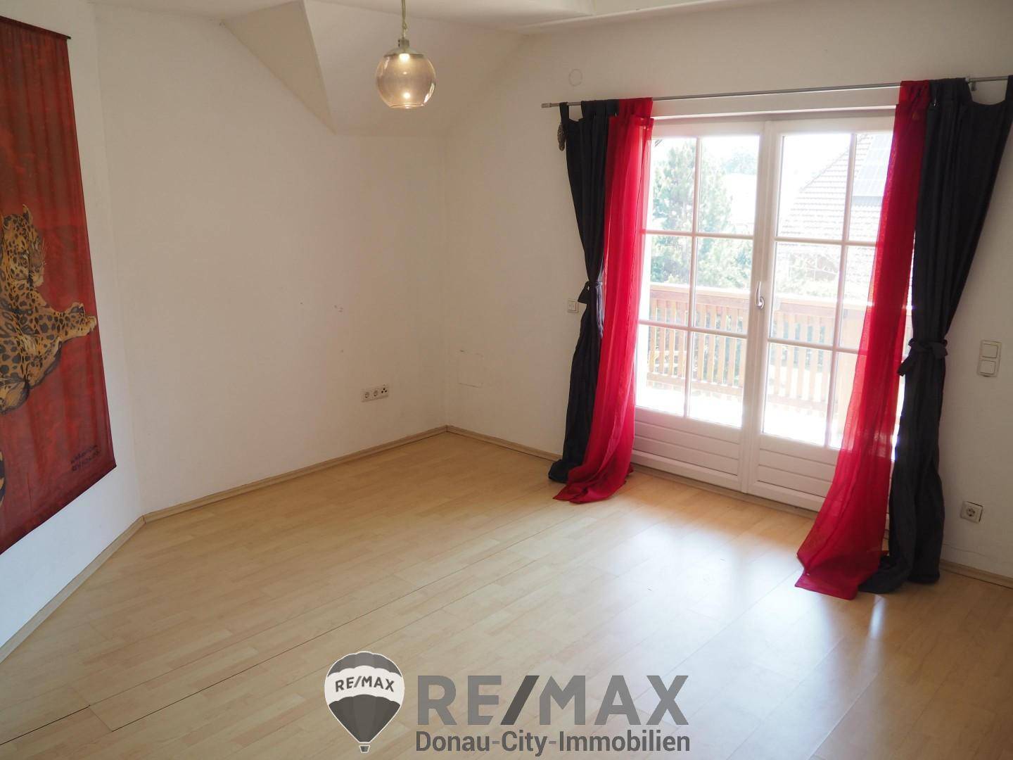 Schlafzimmer 3 mit Balkon und Schrankraum