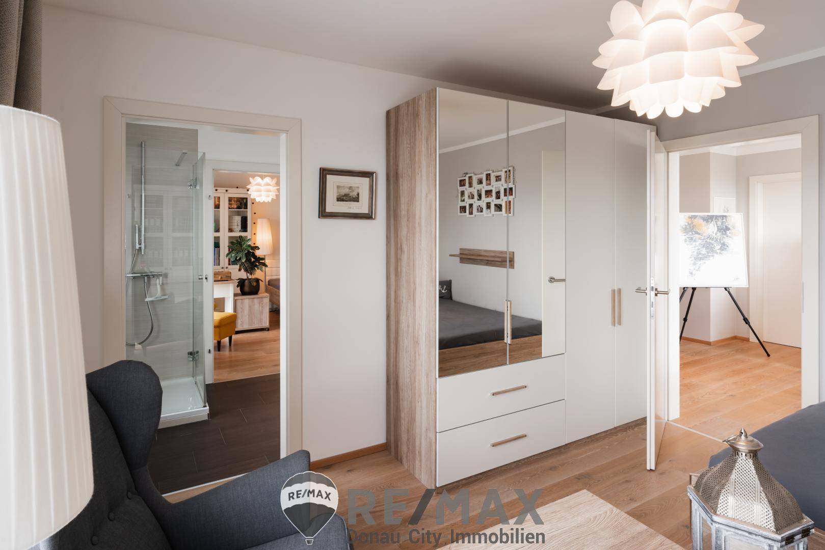 12 Schlafzimmer 2 I Bad I Galerie OG