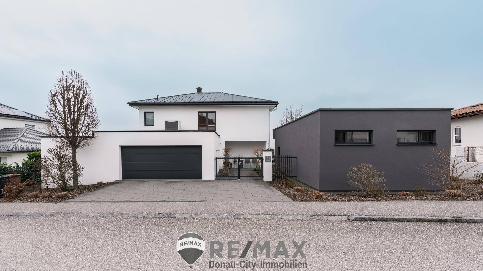 22 Außenansicht I Haus I Garage I Zubau