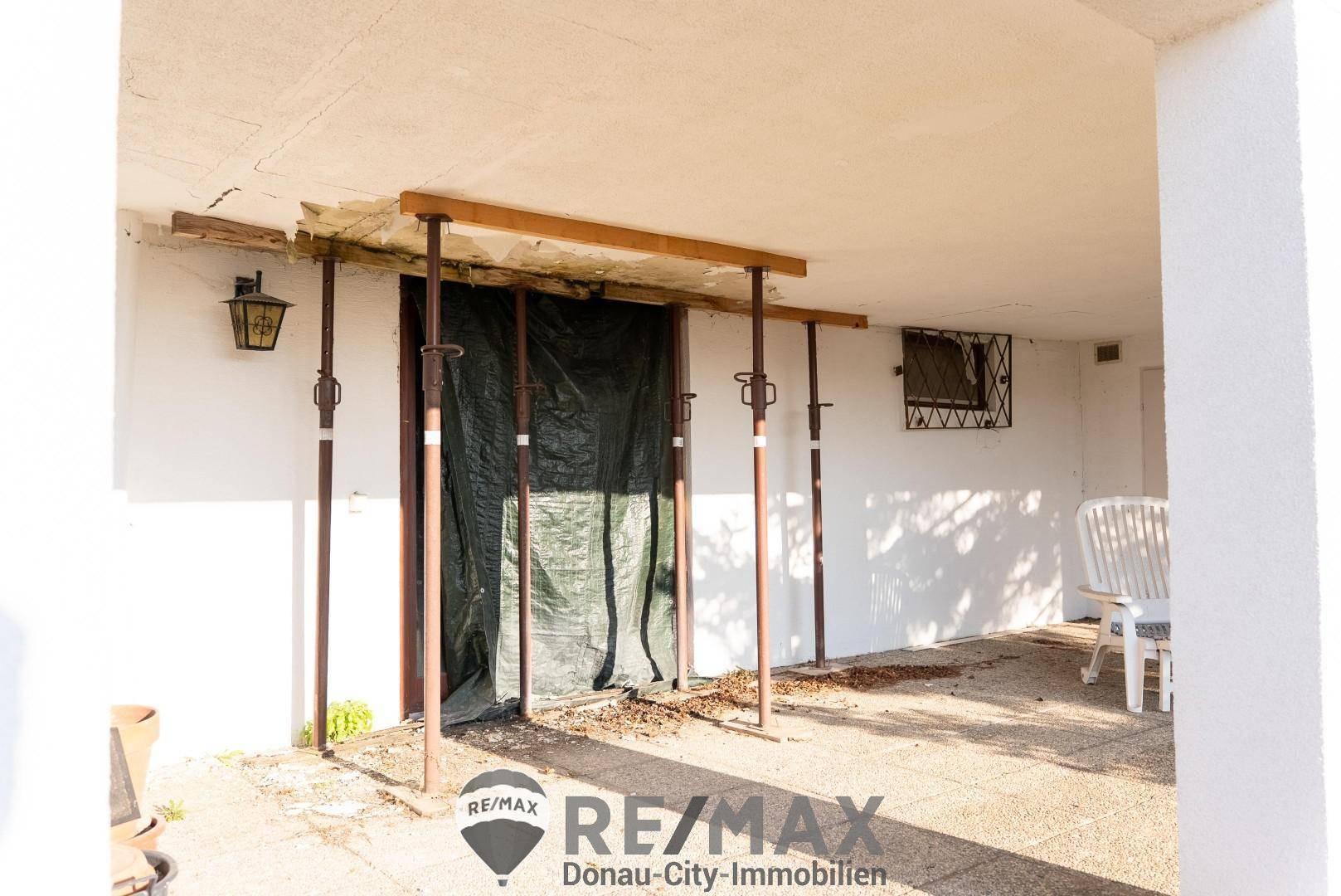 50 Sanierungsbedürftige Terrasse