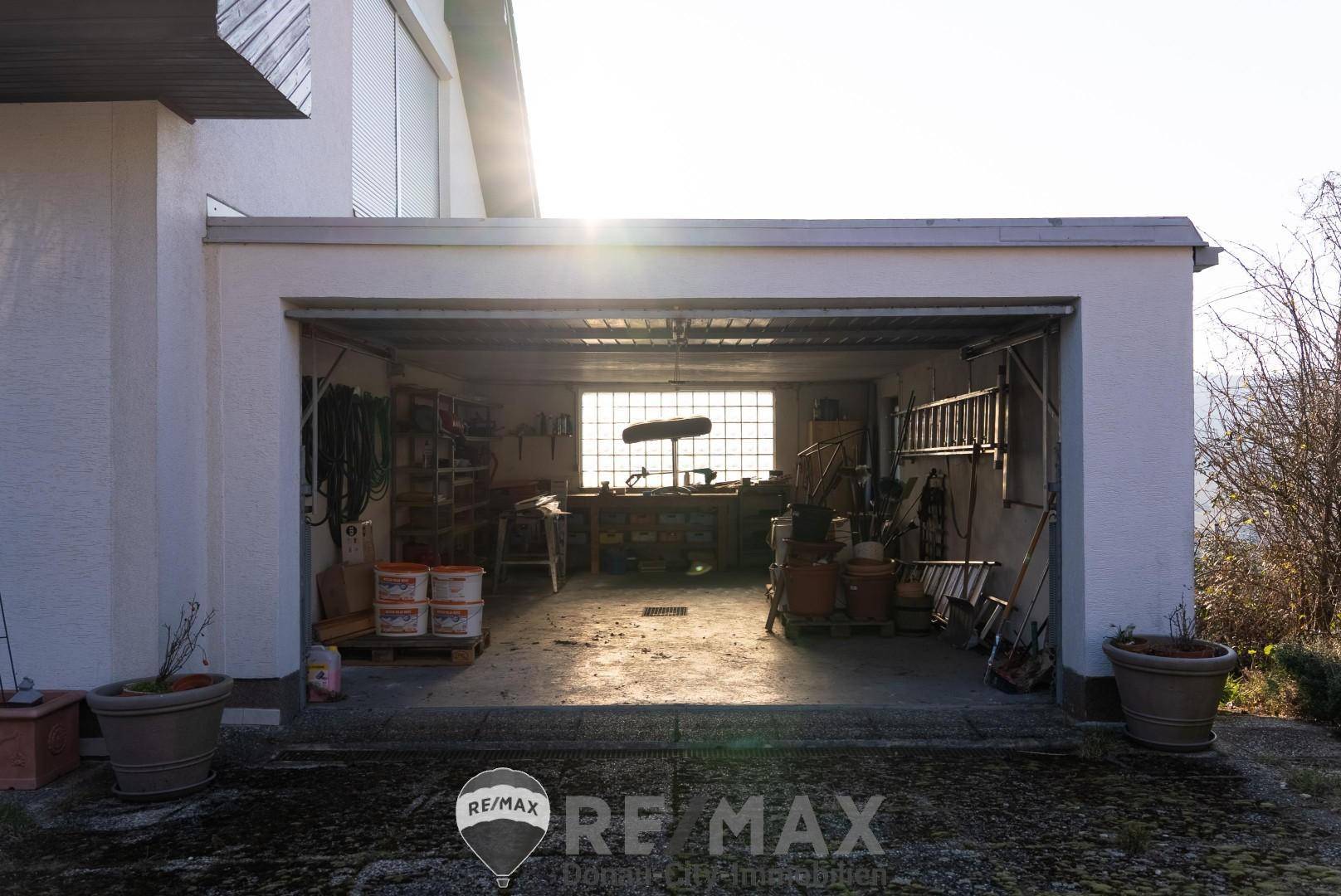 58 Garage