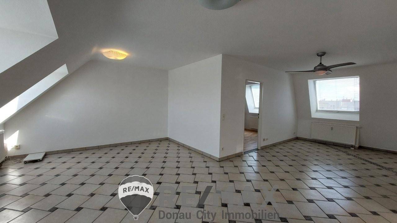 2 Wohnzimmer DG MTW 1220