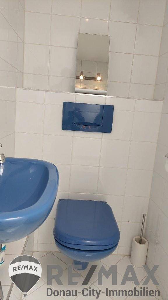 13 WC mit Waschbecken