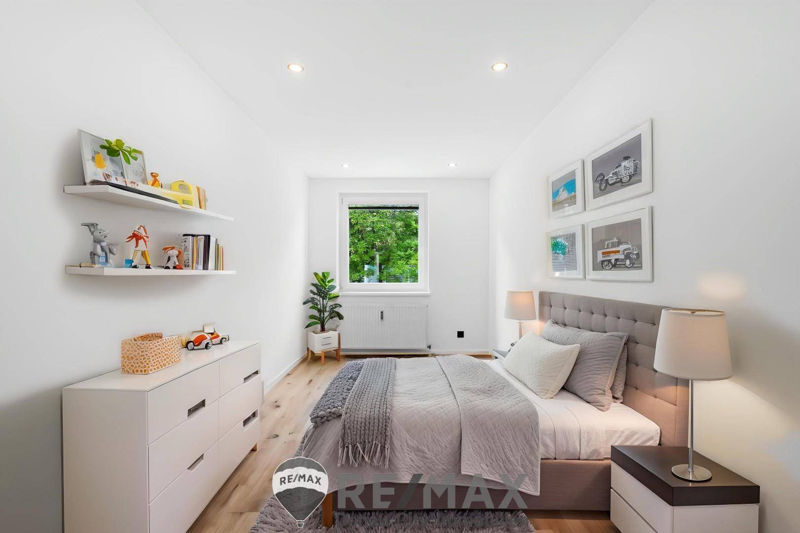8 ZIMMER 3 (staged)