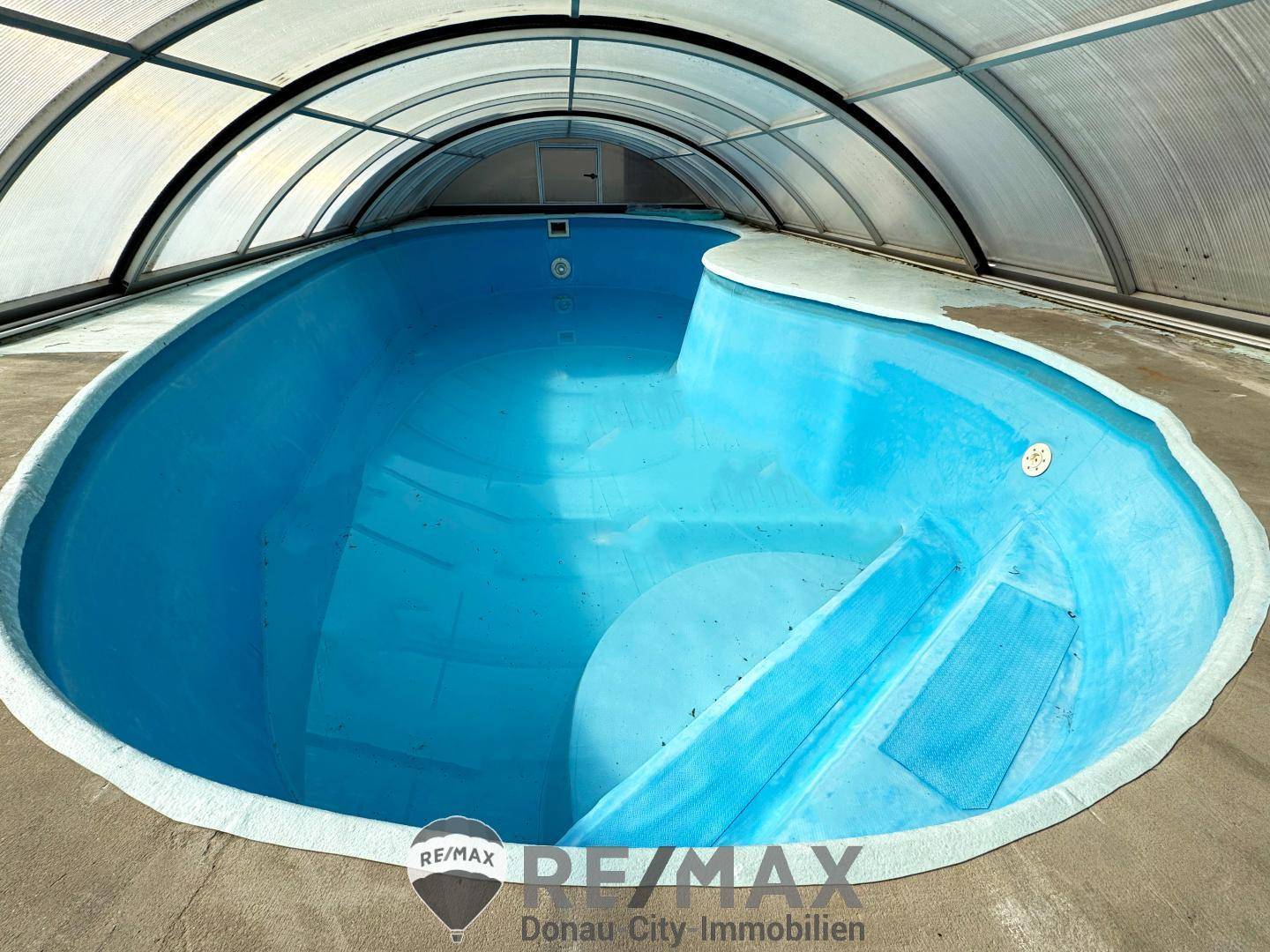 09 Pool