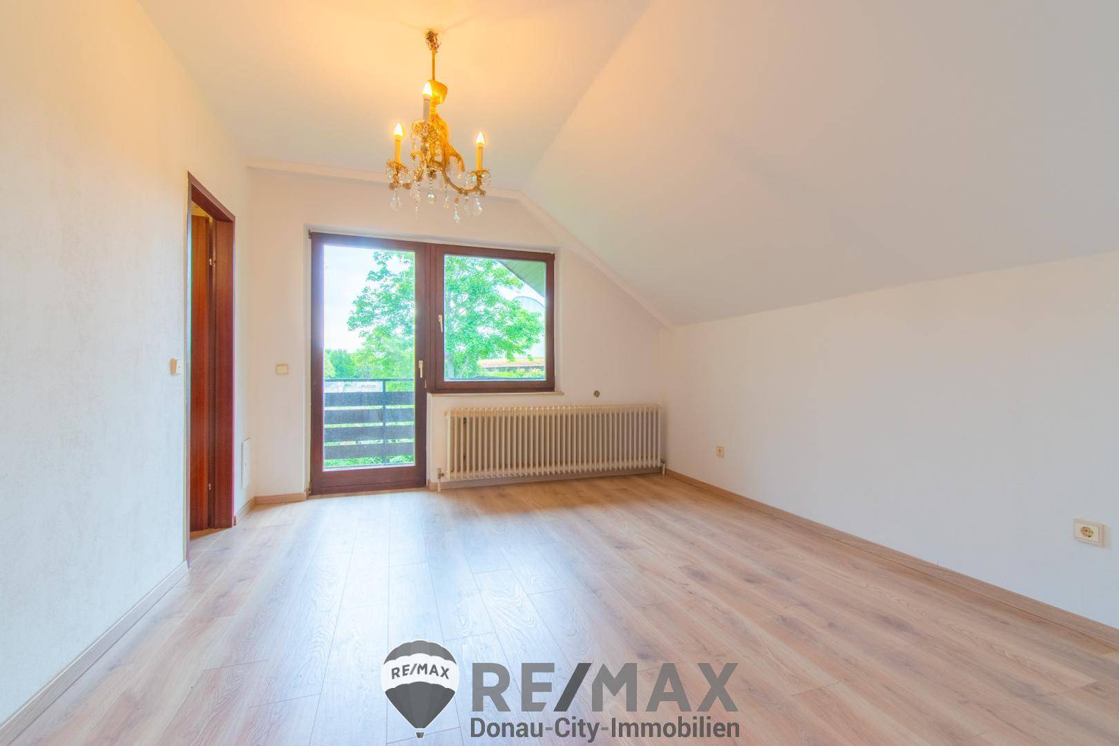Bild 7, Zimmer OG mit Schrankraum