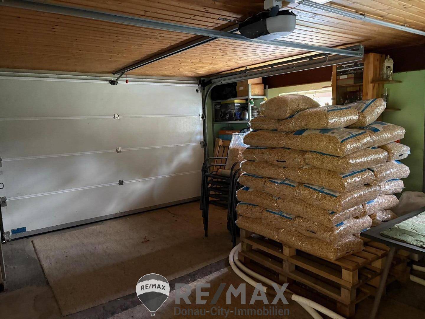 12 Garage