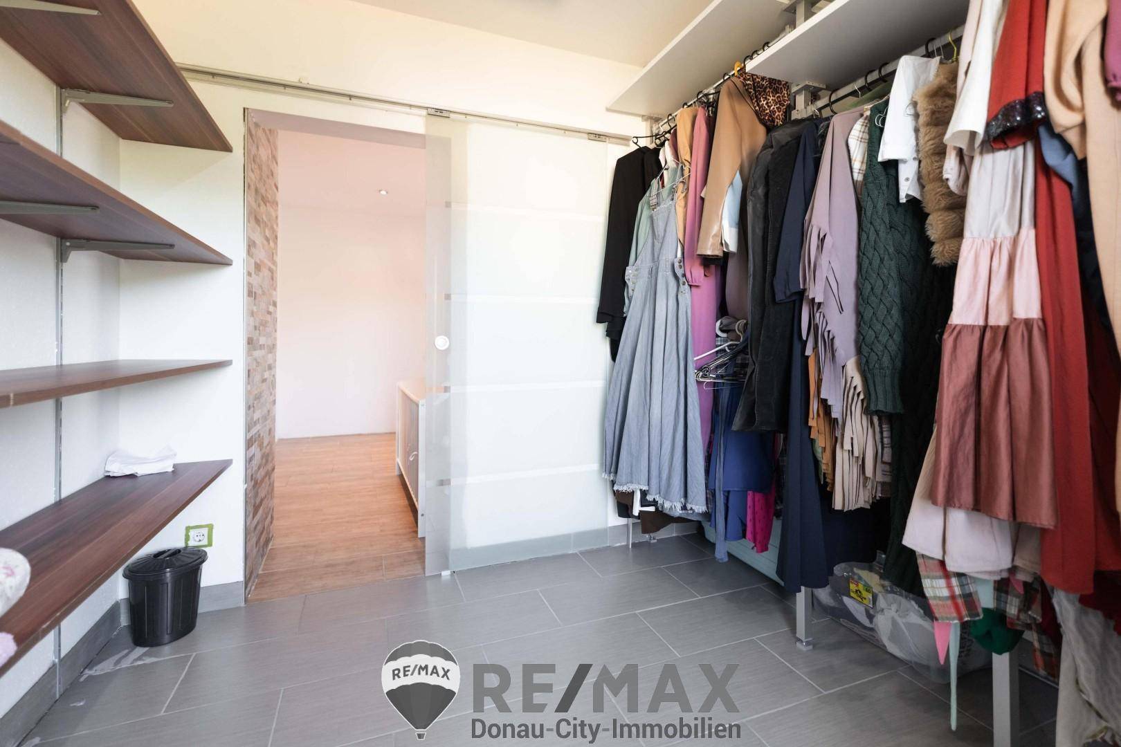 16 Kleiderschrank