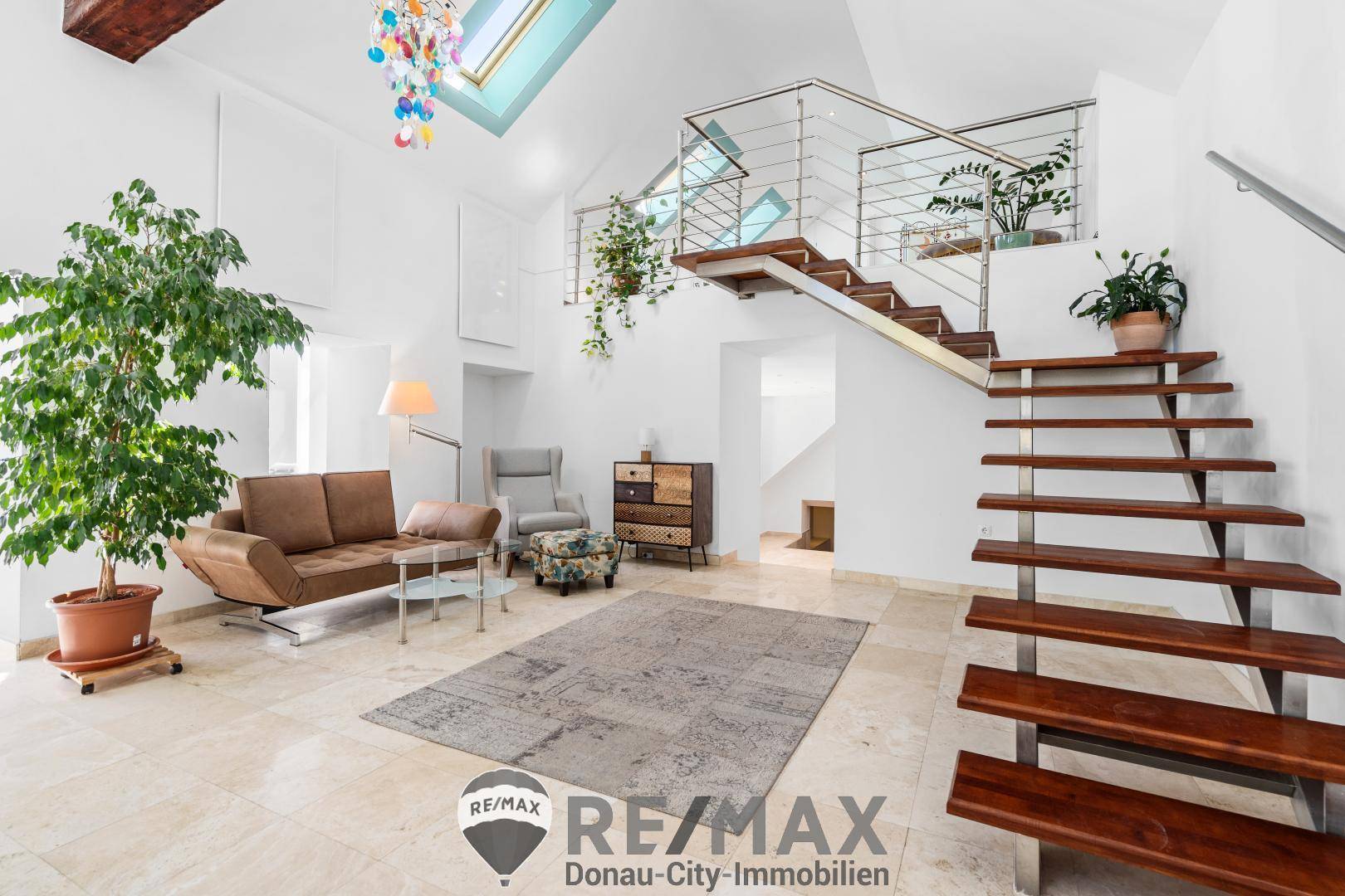 Sofa Wohnzimmer Stufen zum OG