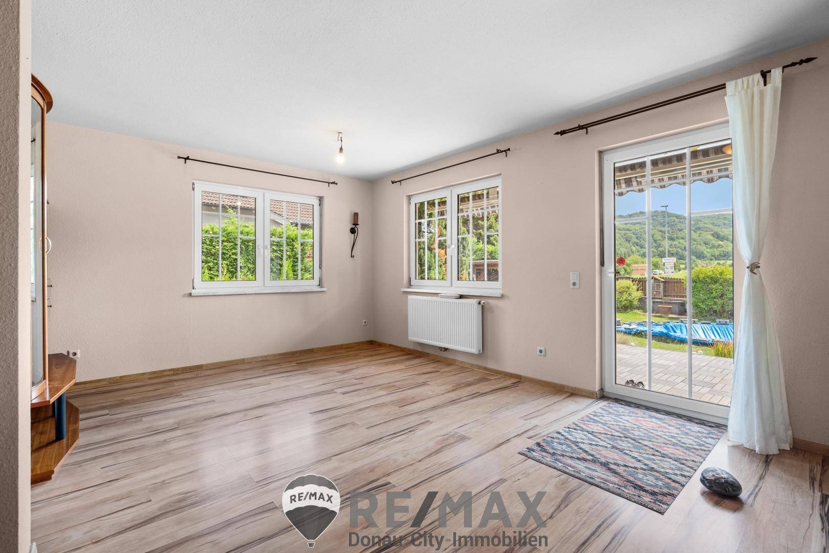 02 Wohnzimmer Blick in den Garten