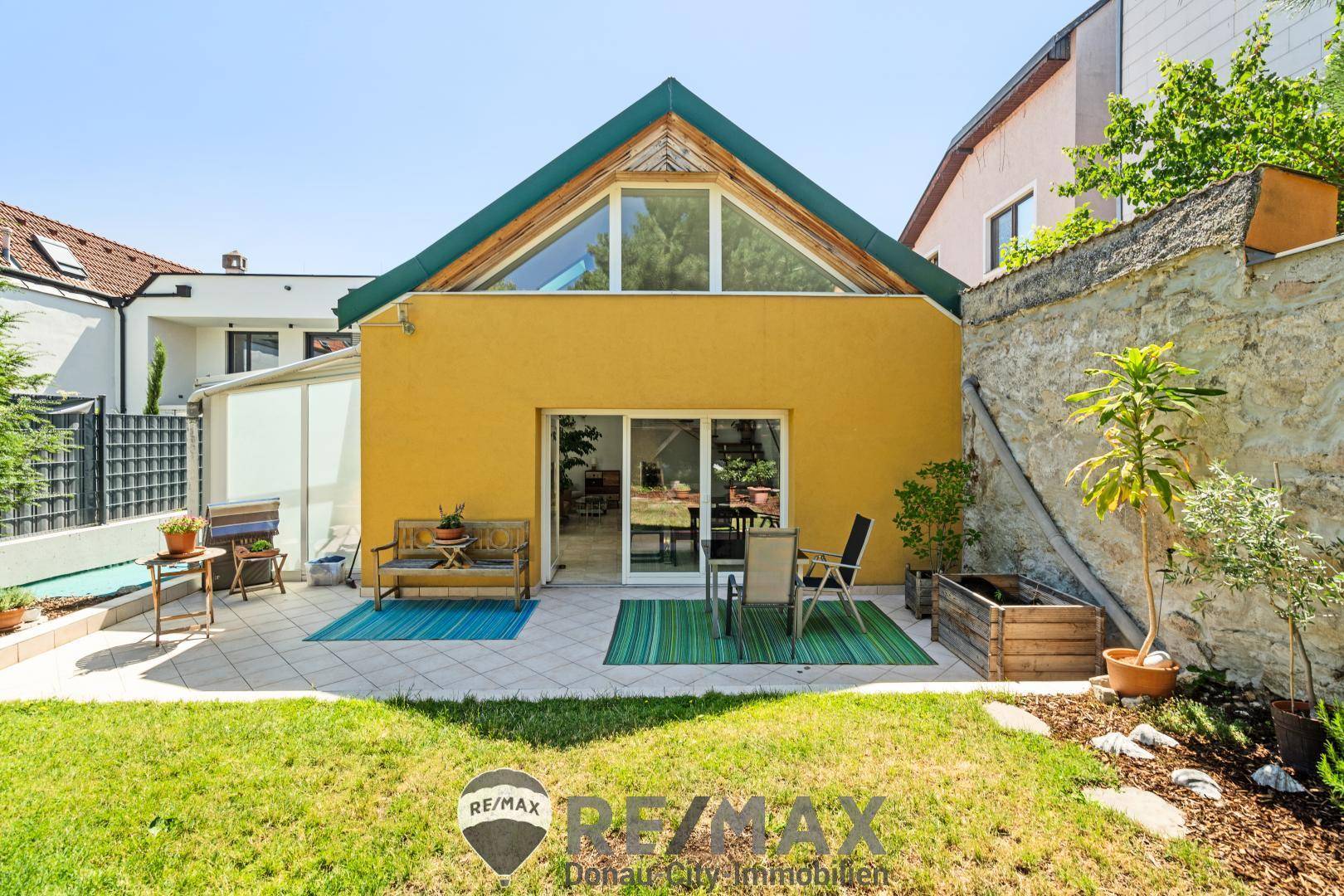 11 Blick vom Garten zum Haus