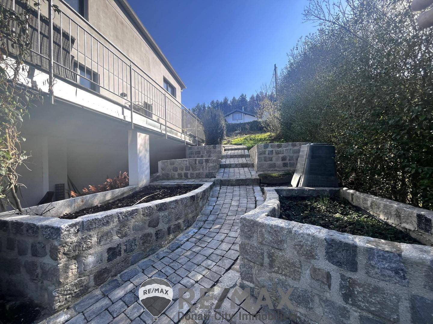 38 Hochbeet - Weg (seitlich)