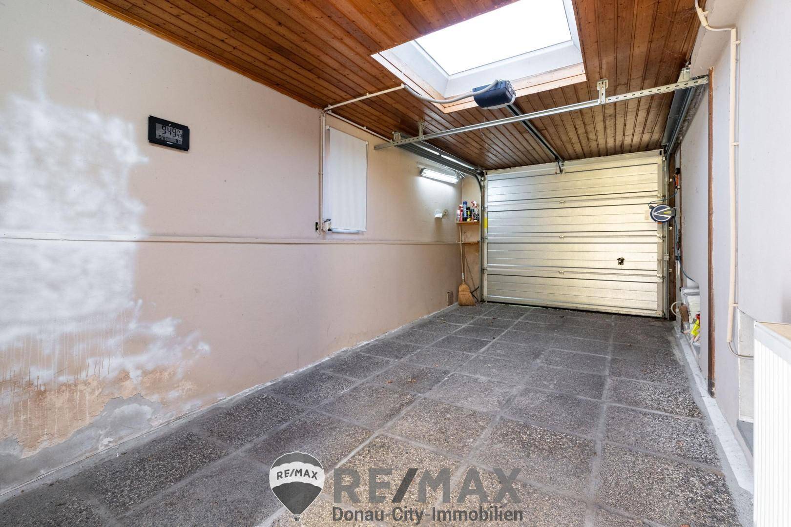 32 Garage