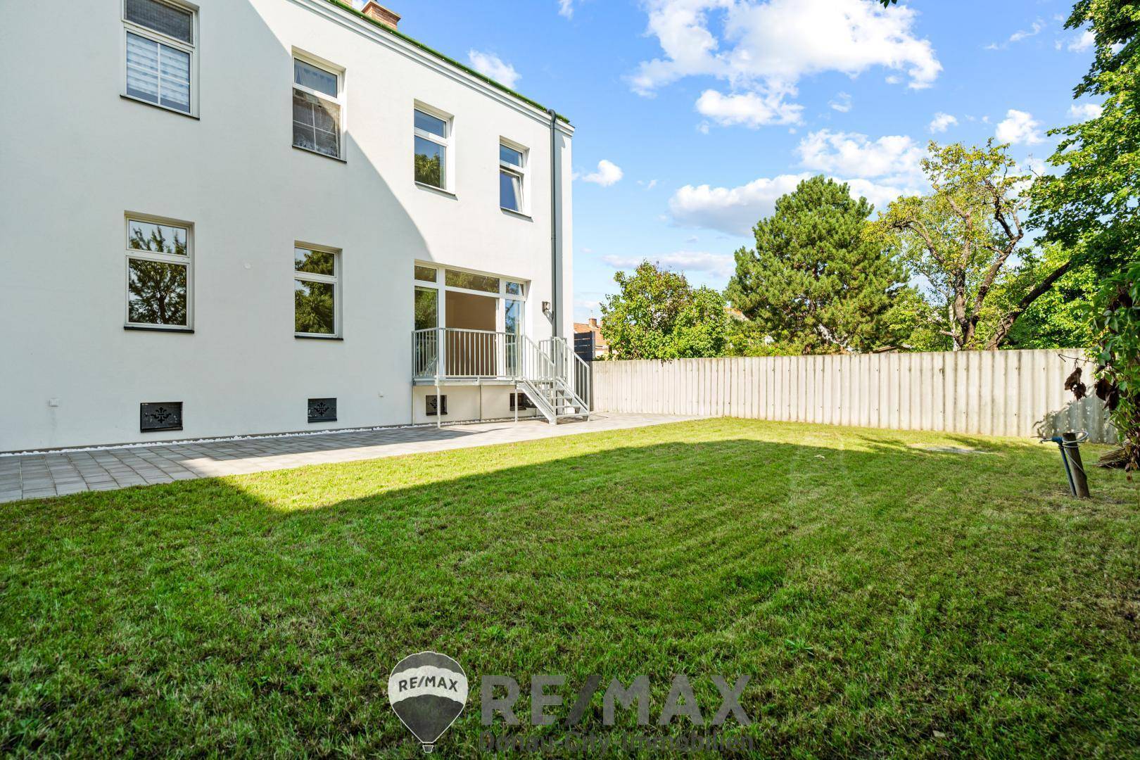 Garten mit Terrasse Iststand