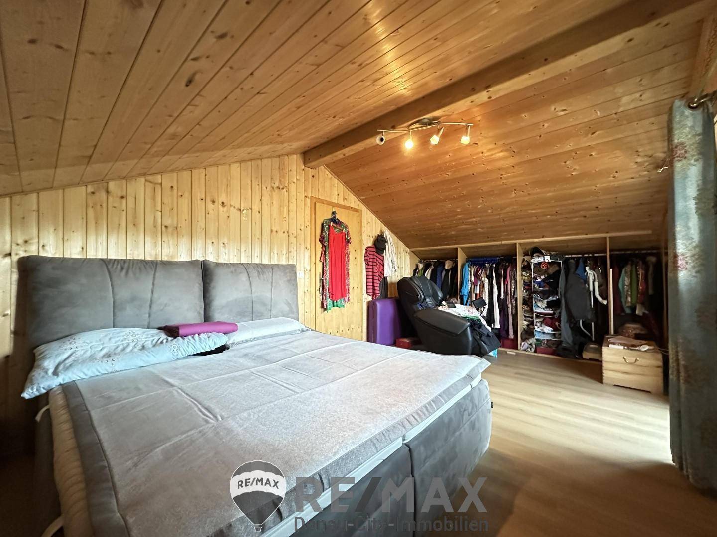 11 Schlafzimmer 1