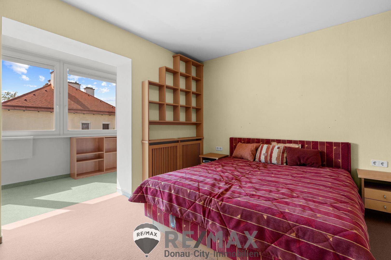 Schlafzimmer mit offener Loggia