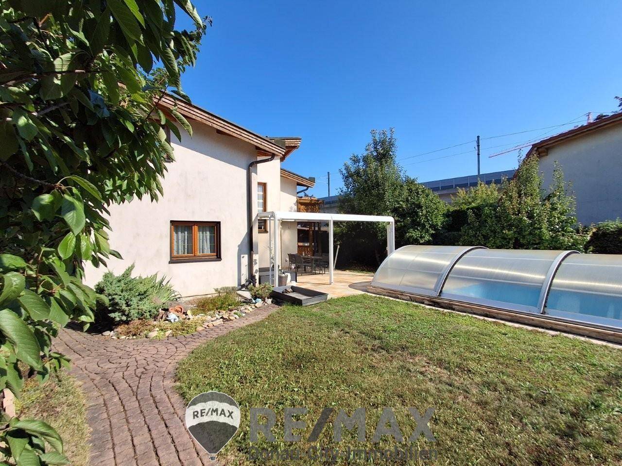23 Haus mit Pool 1210