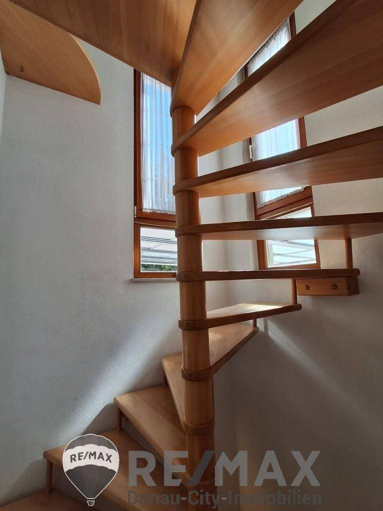 16 Wendeltreppe 1210