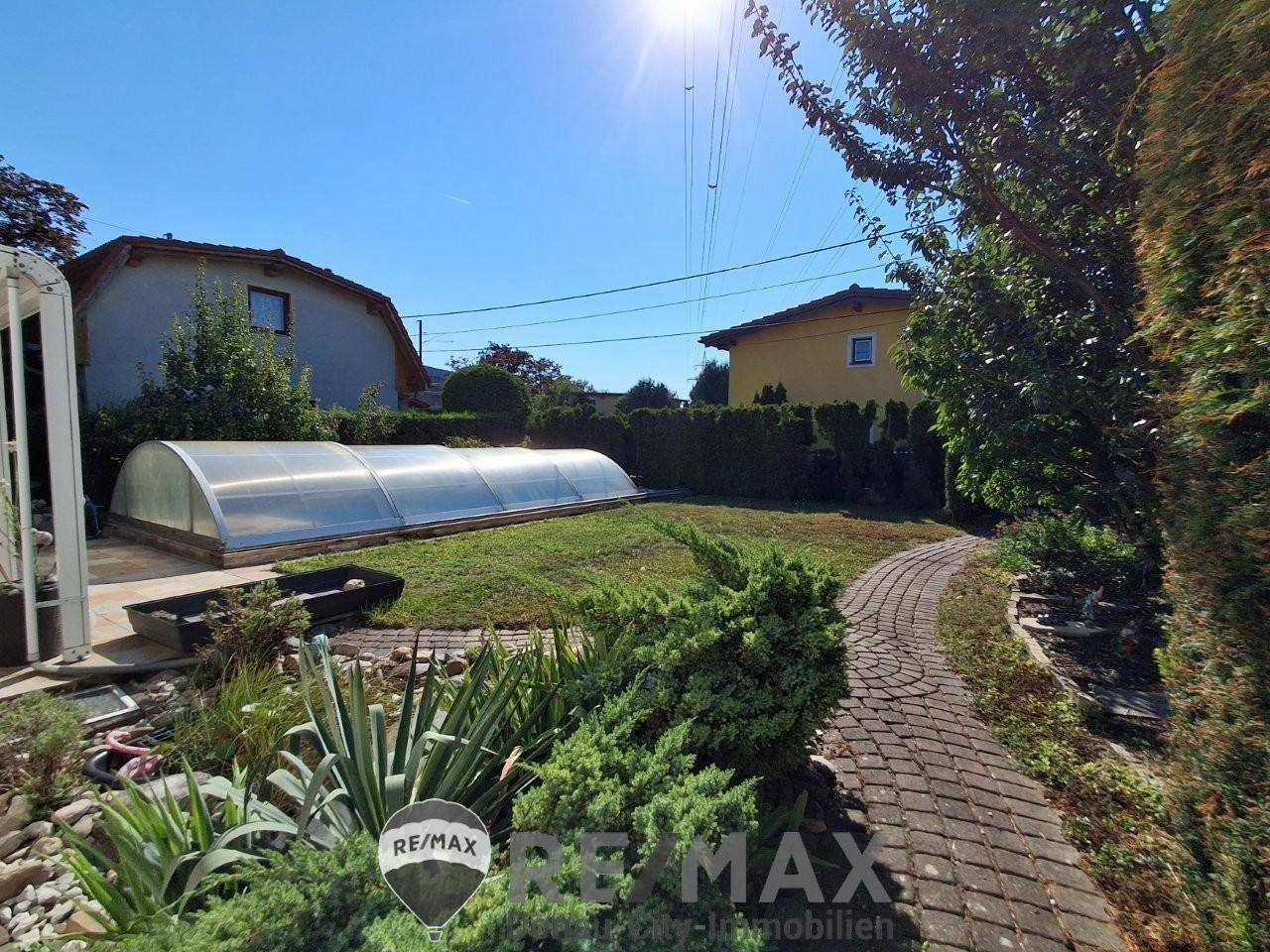 9 Garten mit Pool 1210