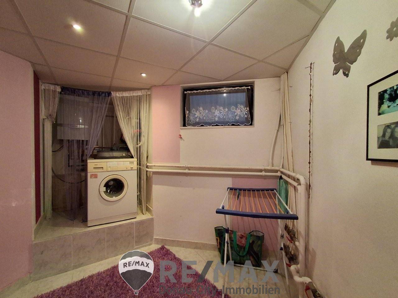 30 Waschmaschinenraum Keller 1210