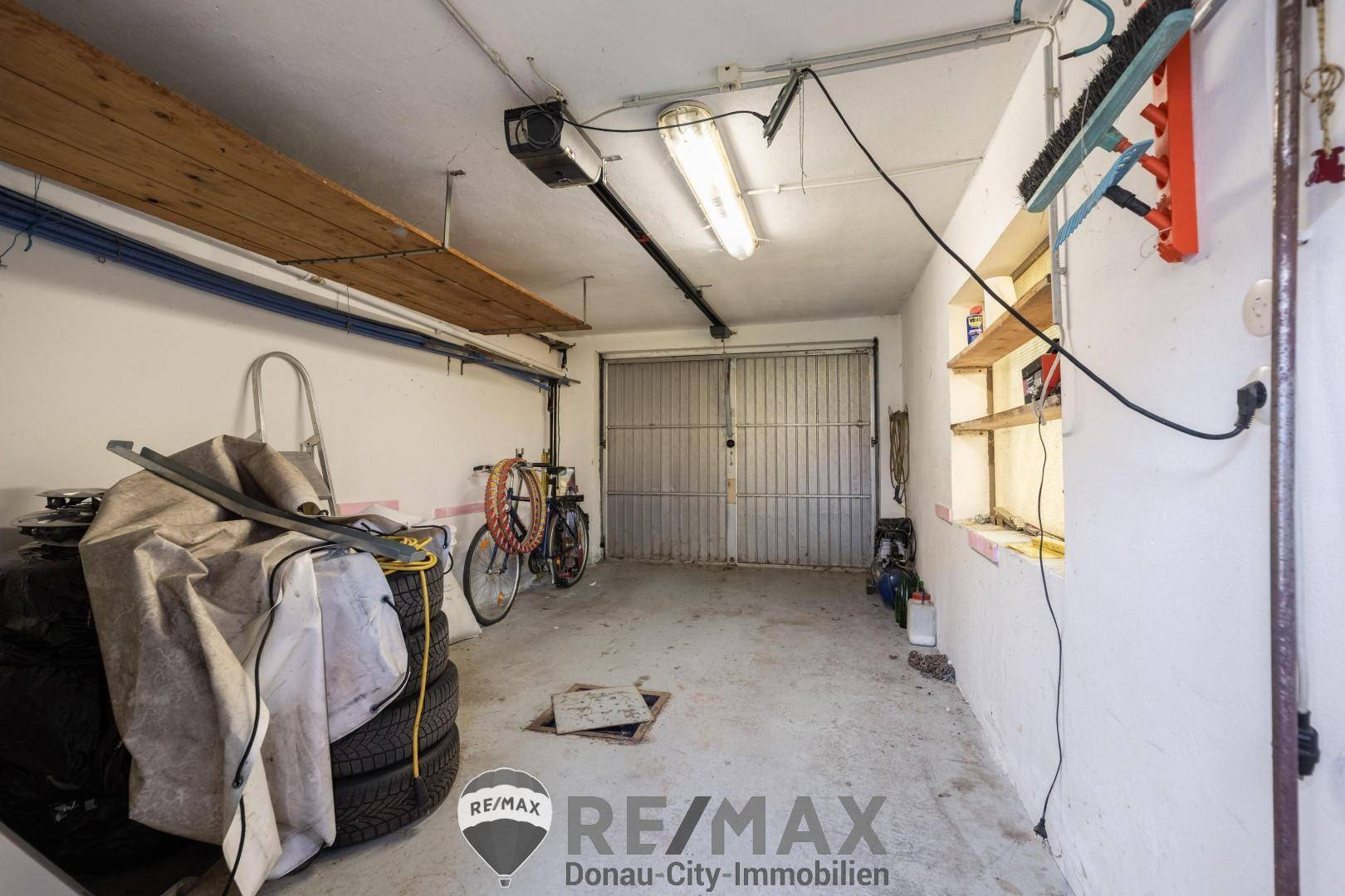 22 Garage