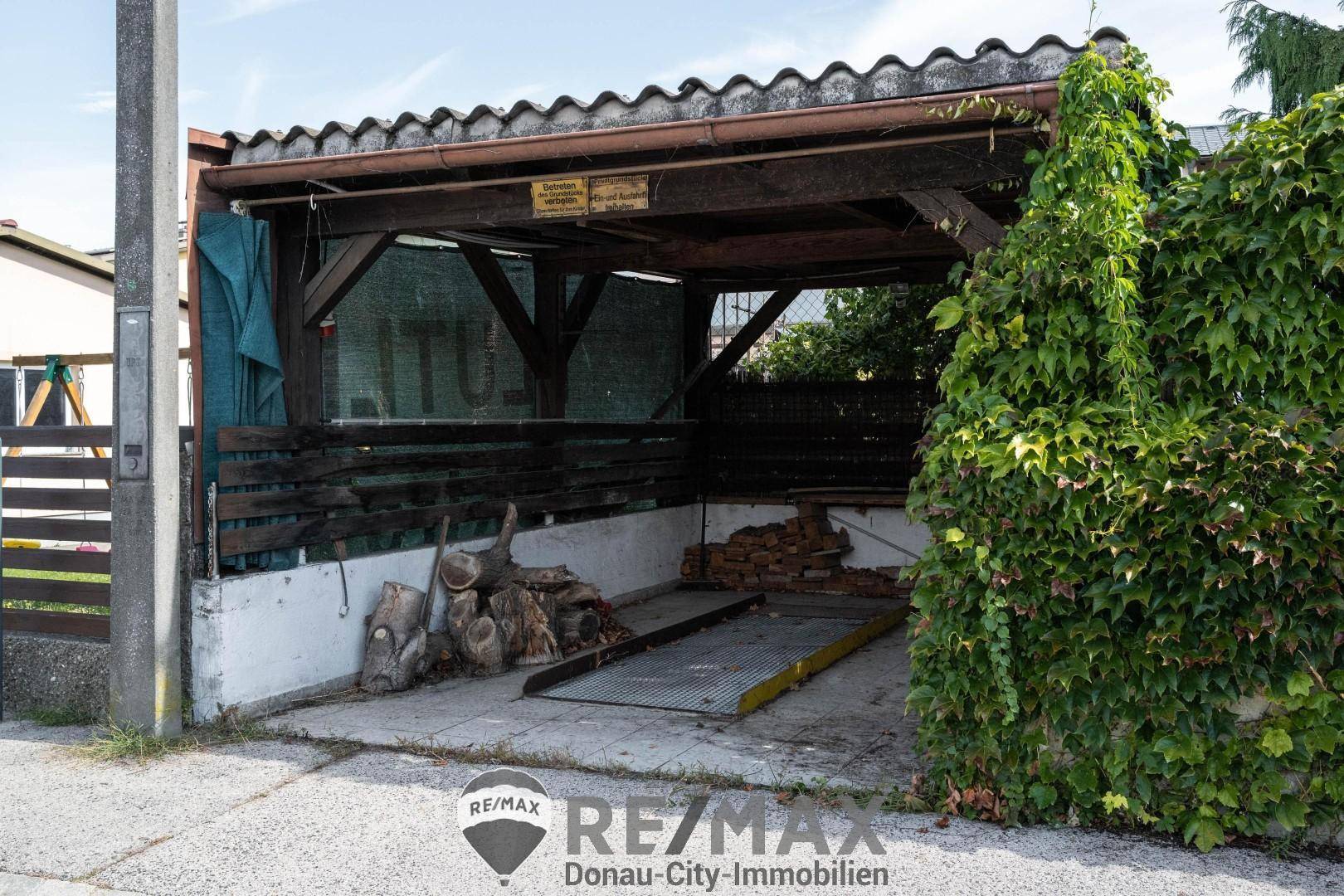 23 Carport
