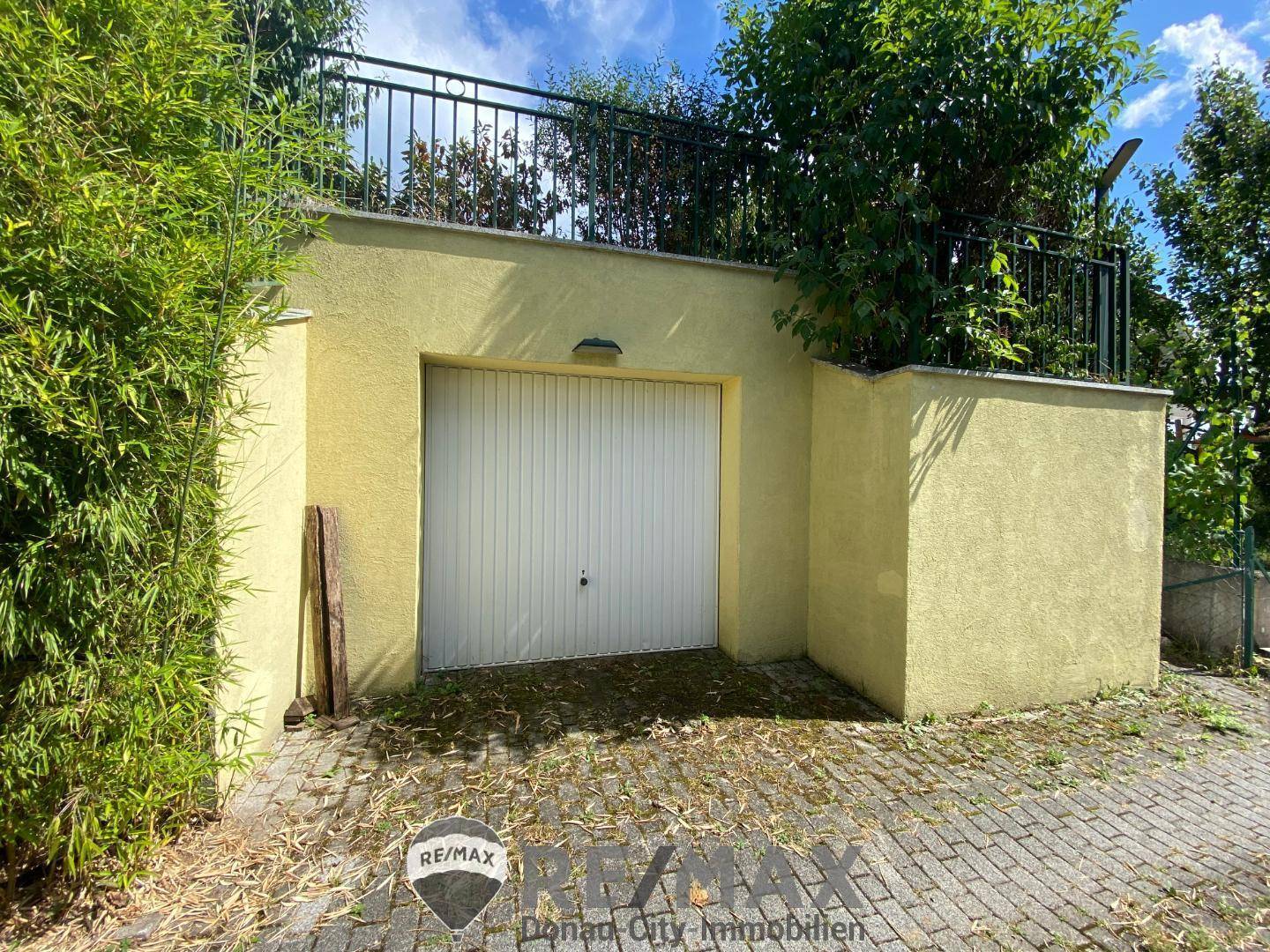 09 Garage