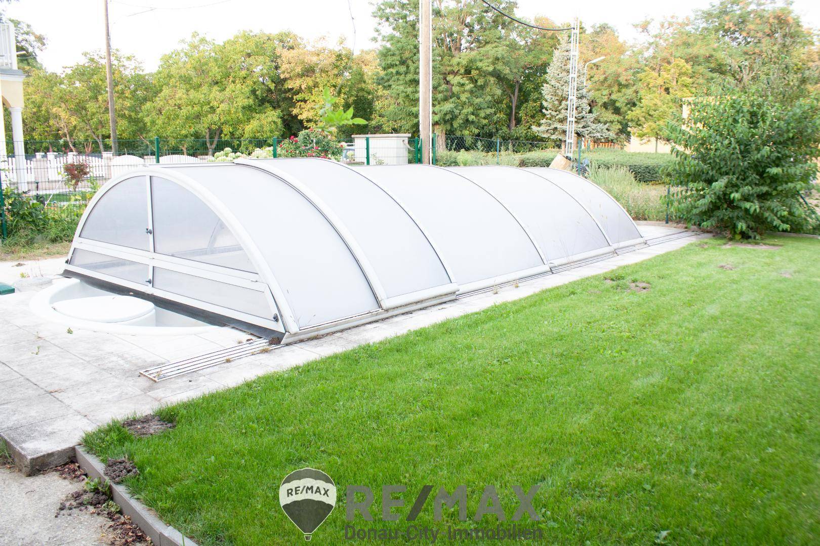 überdachter Pool