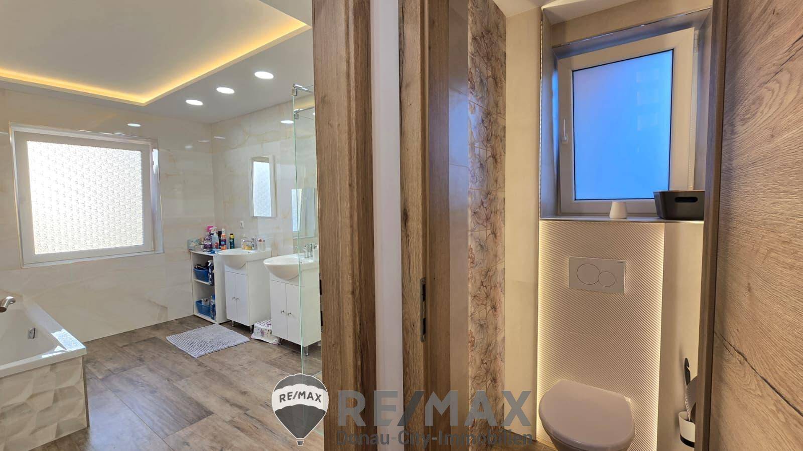 15 Toillette/Badezimmer