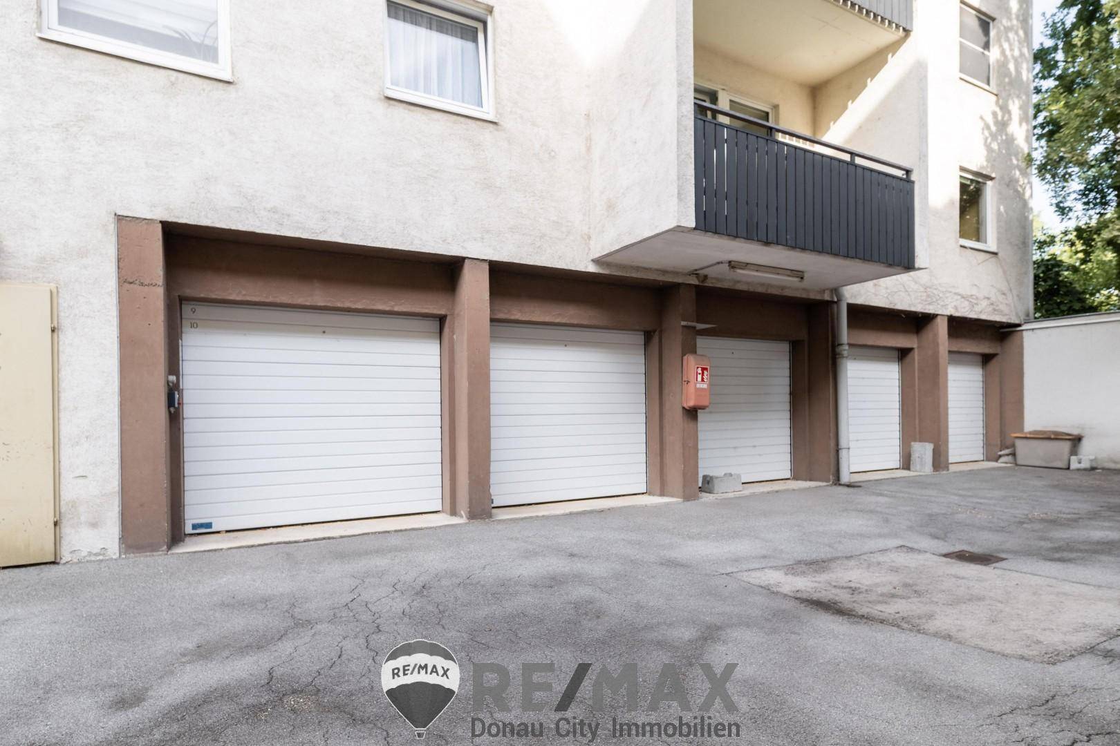 13 Garageneinfahrt