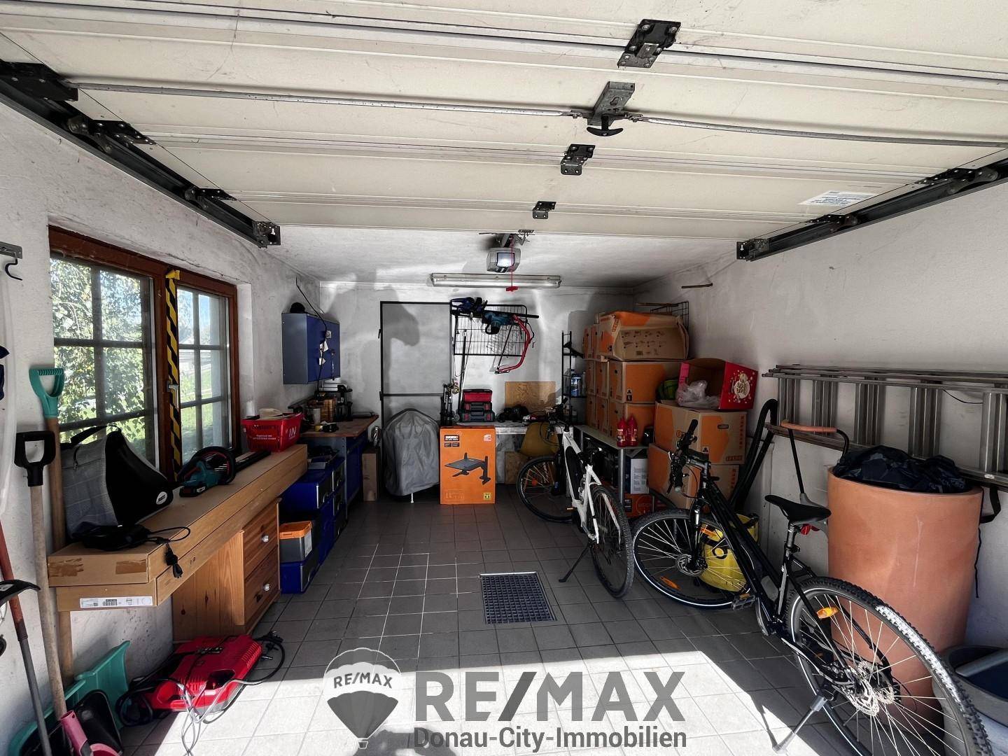 44 Garage