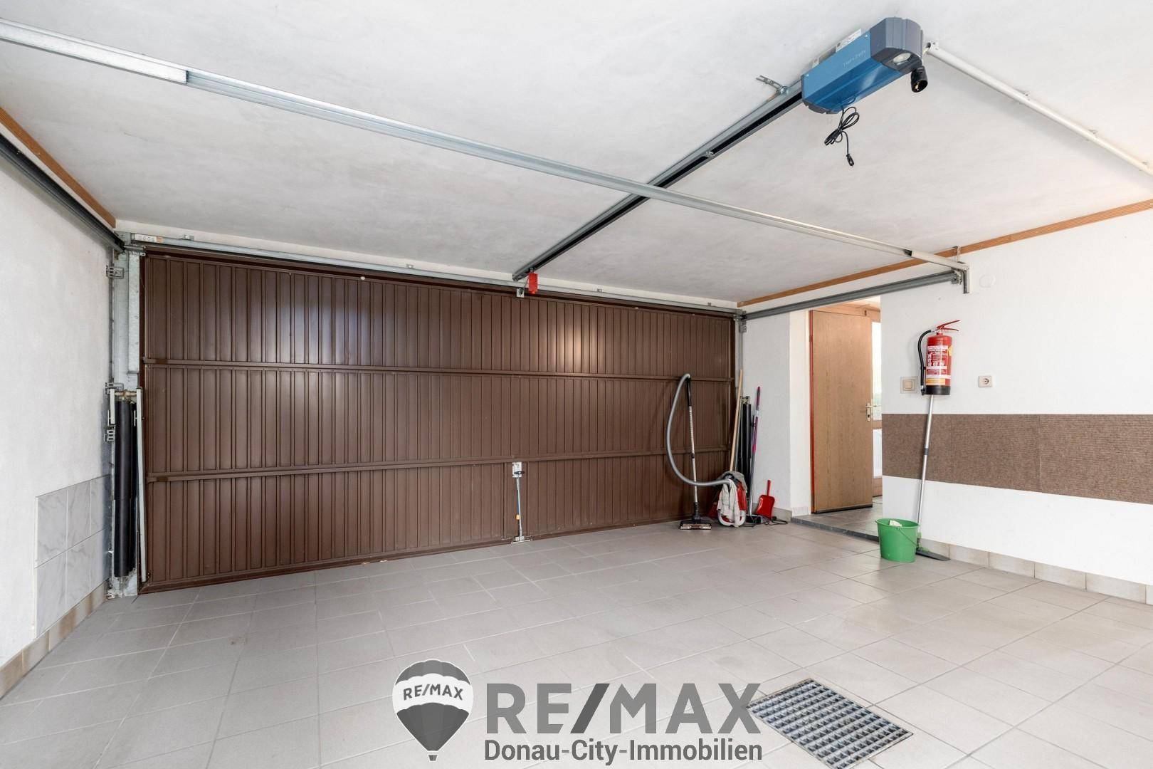 35 Garage