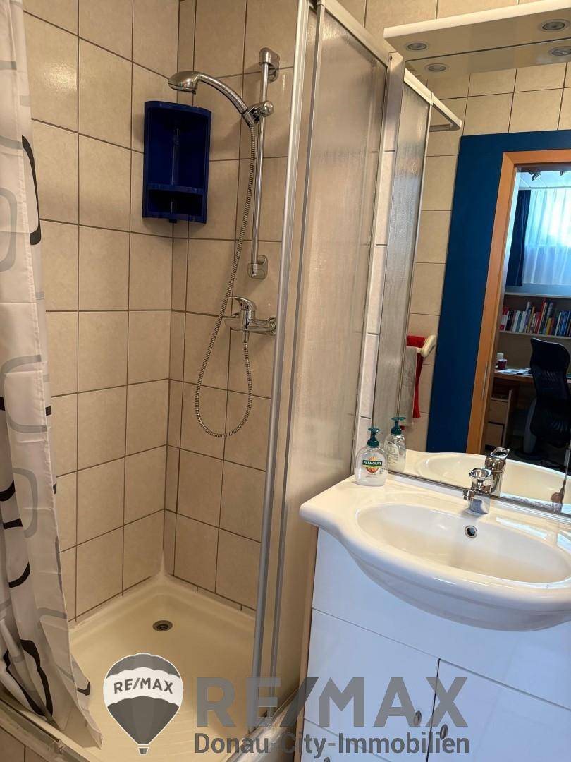 10 Keller Dusche