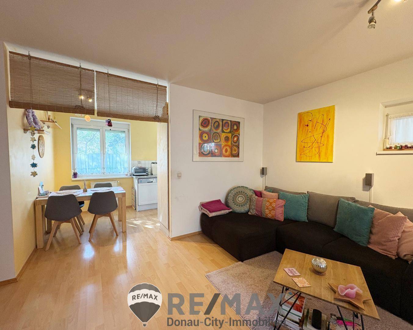 02. Wohnzimmer, Essplatz & Ku¨che