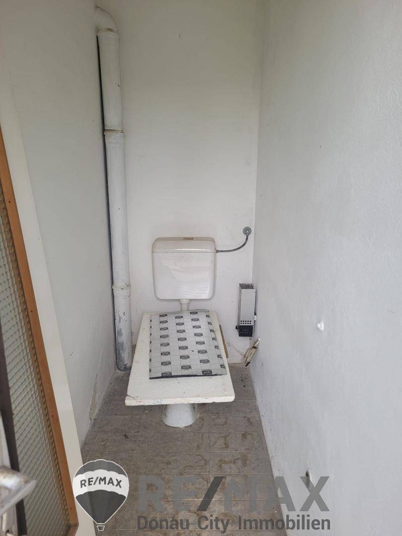 12 Toilette außen