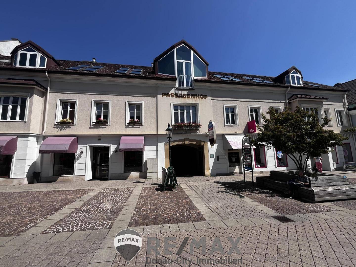 25 Passageneingang
