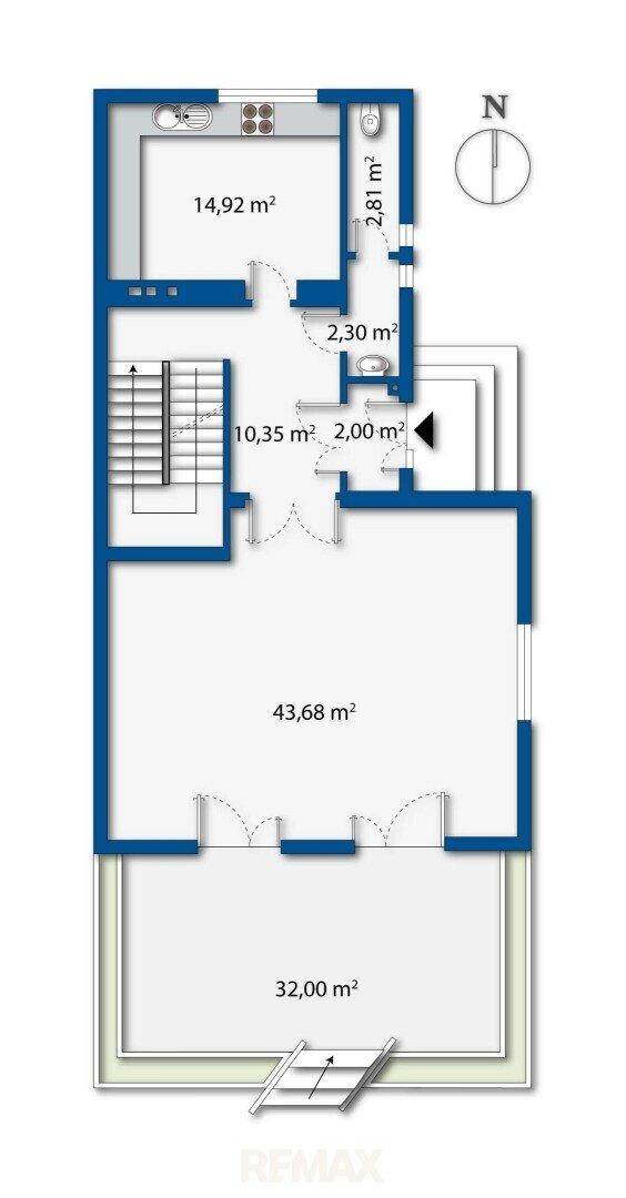 Grundriss des Erdgeschosses mit offener Wohnfläche, Küche und Zugang zur Terrasse.
