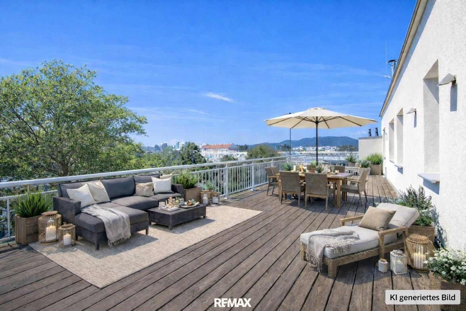 Große Dachterrasse mit Holzboden, gemütlichen Sitzbereichen und weitem Blick auf die Umgebung.