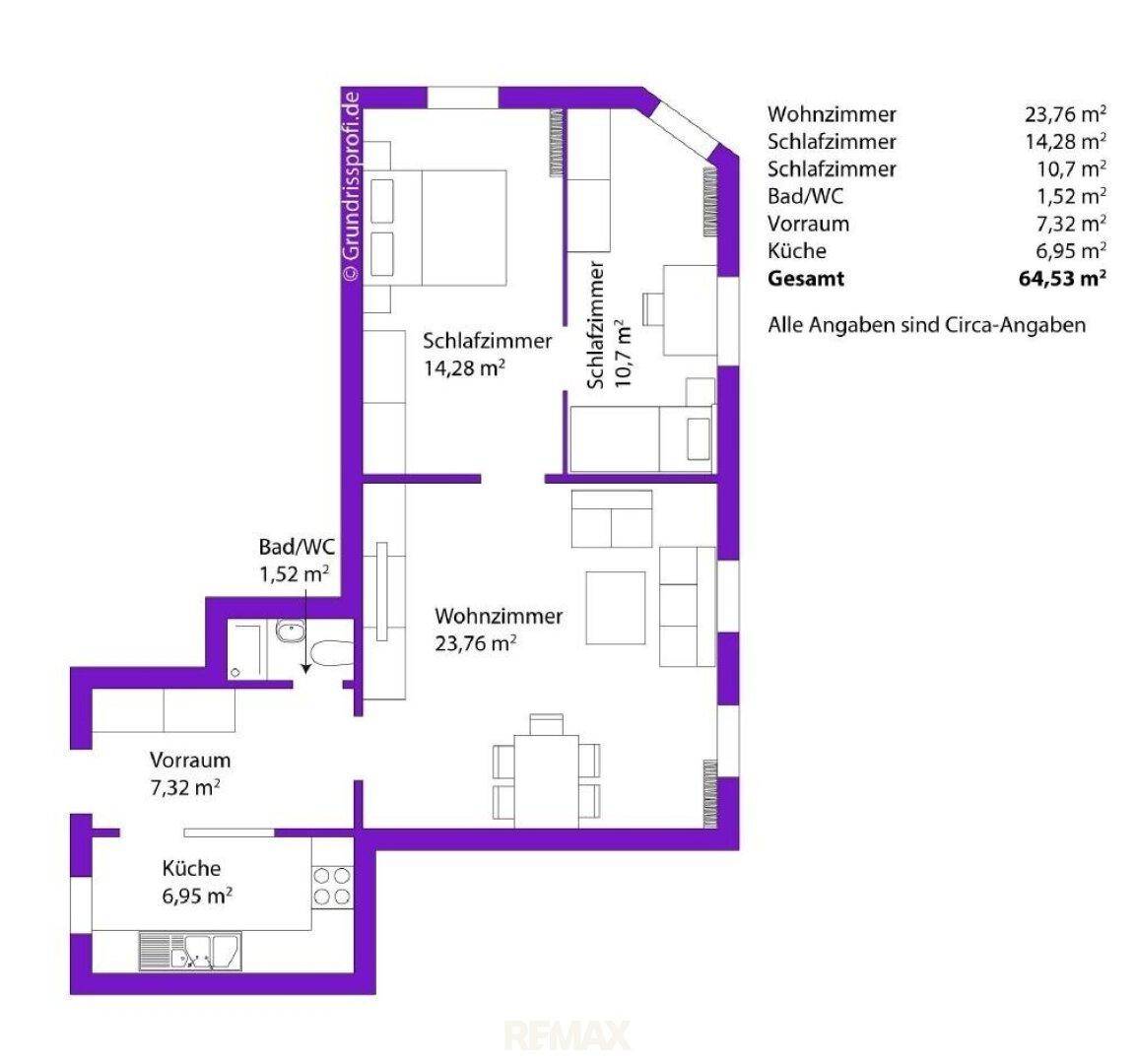 Grundriss einer Wohnung mit drei Schlafzimmern, Wohnzimmer, Küche und Bad.