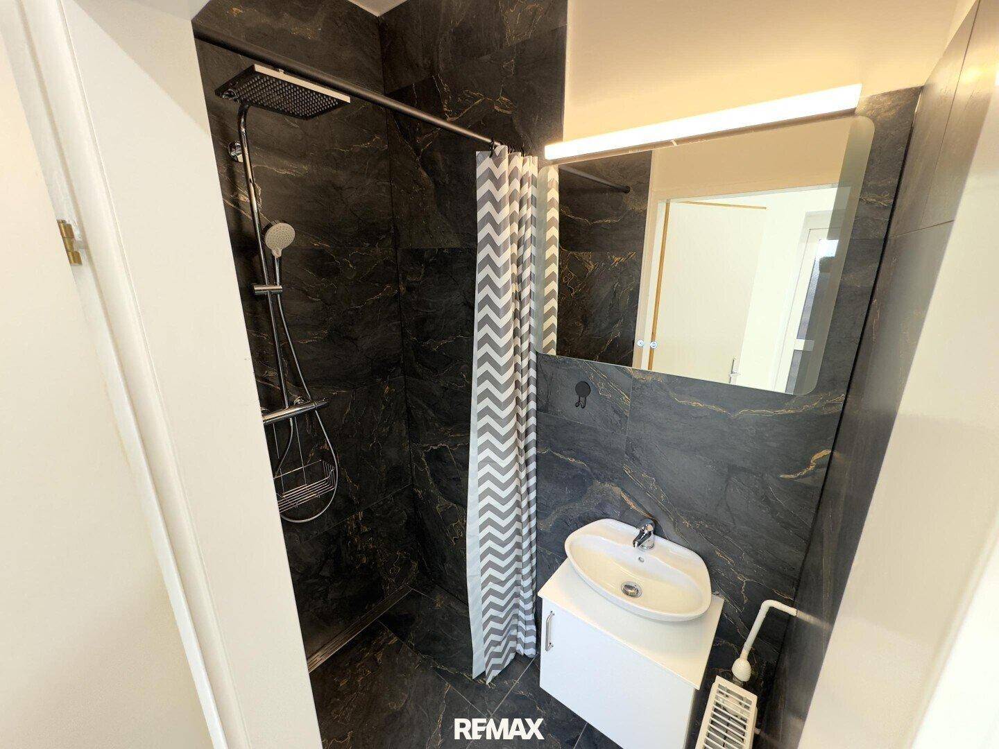 13 Dusche