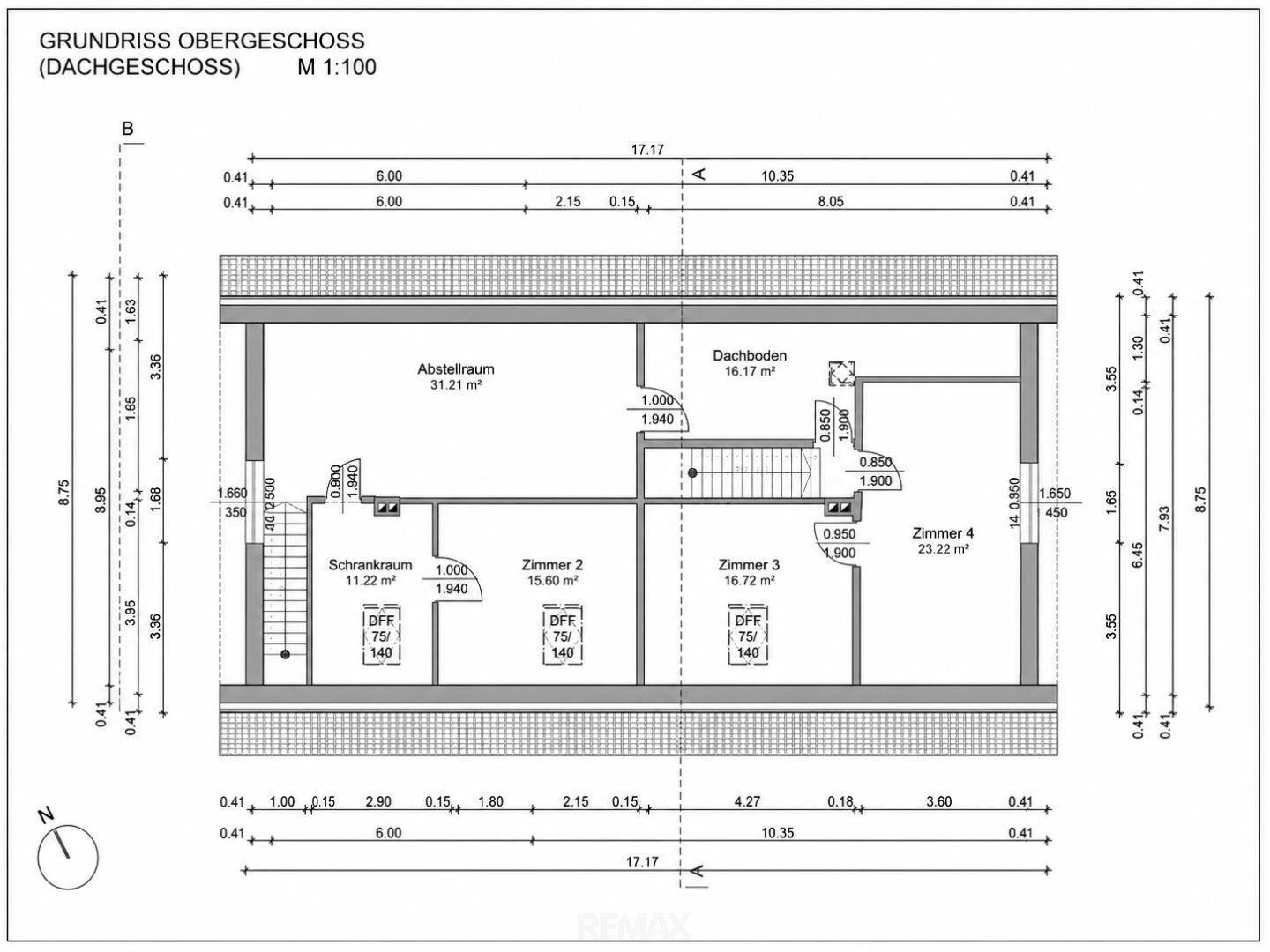 Technischer Grundriss des Obergeschosses mit detaillierten Maßen und Dachschrägen.