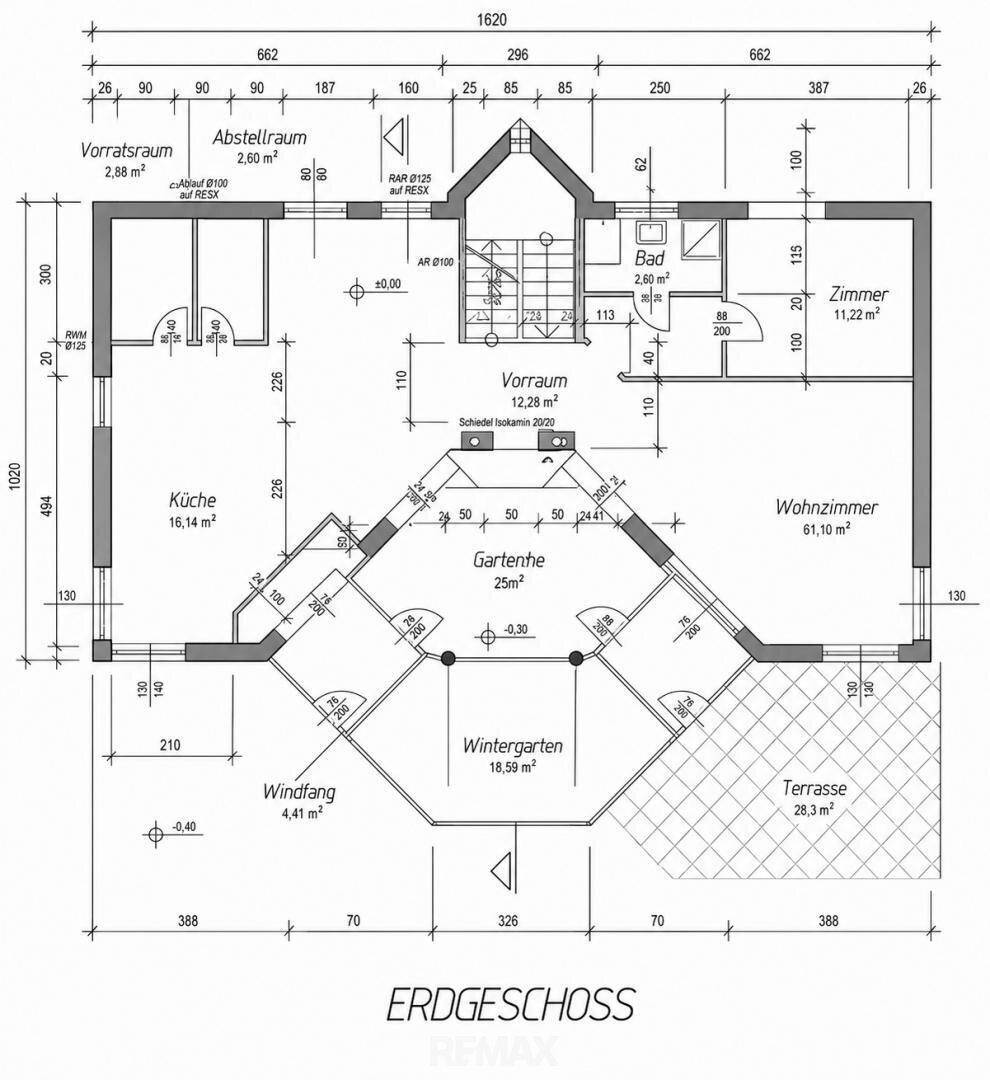 Grundriss des Erdgeschosses mit Wintergarten, Wohnzimmer und Küche.