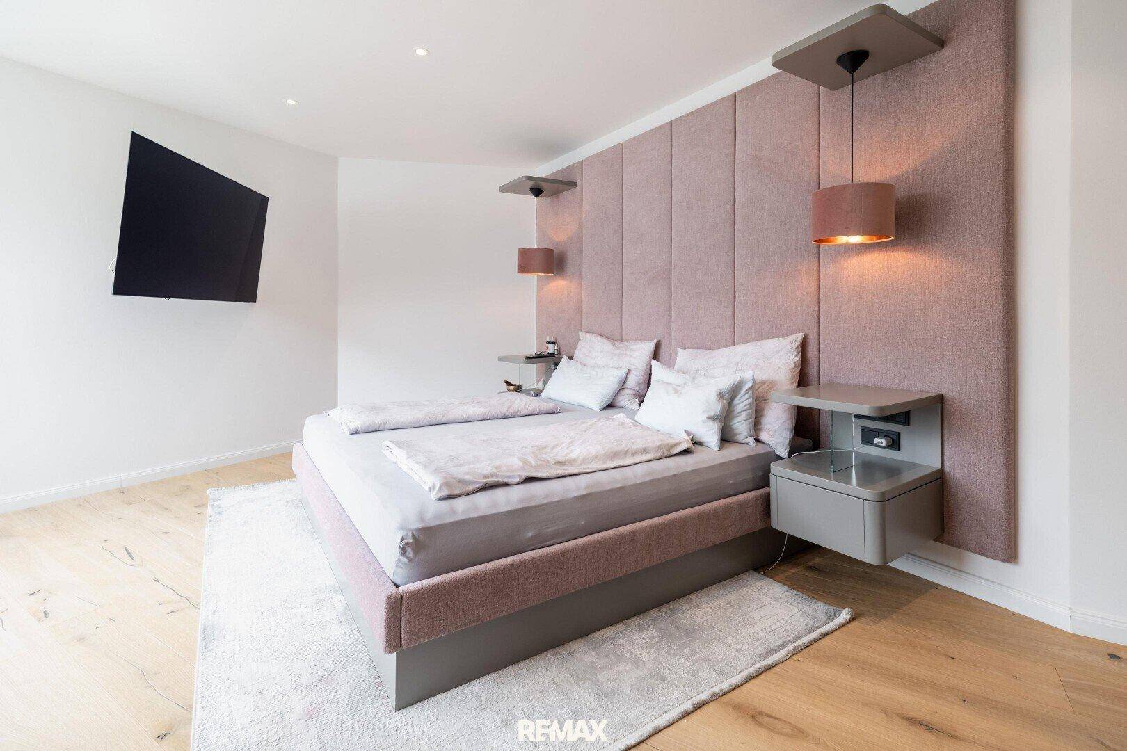 16 Master Bedroom