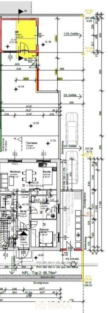 Grundrissplan für eine Wohneinheit mit Wohnbereich, Küche, Zimmern und Terrasse.