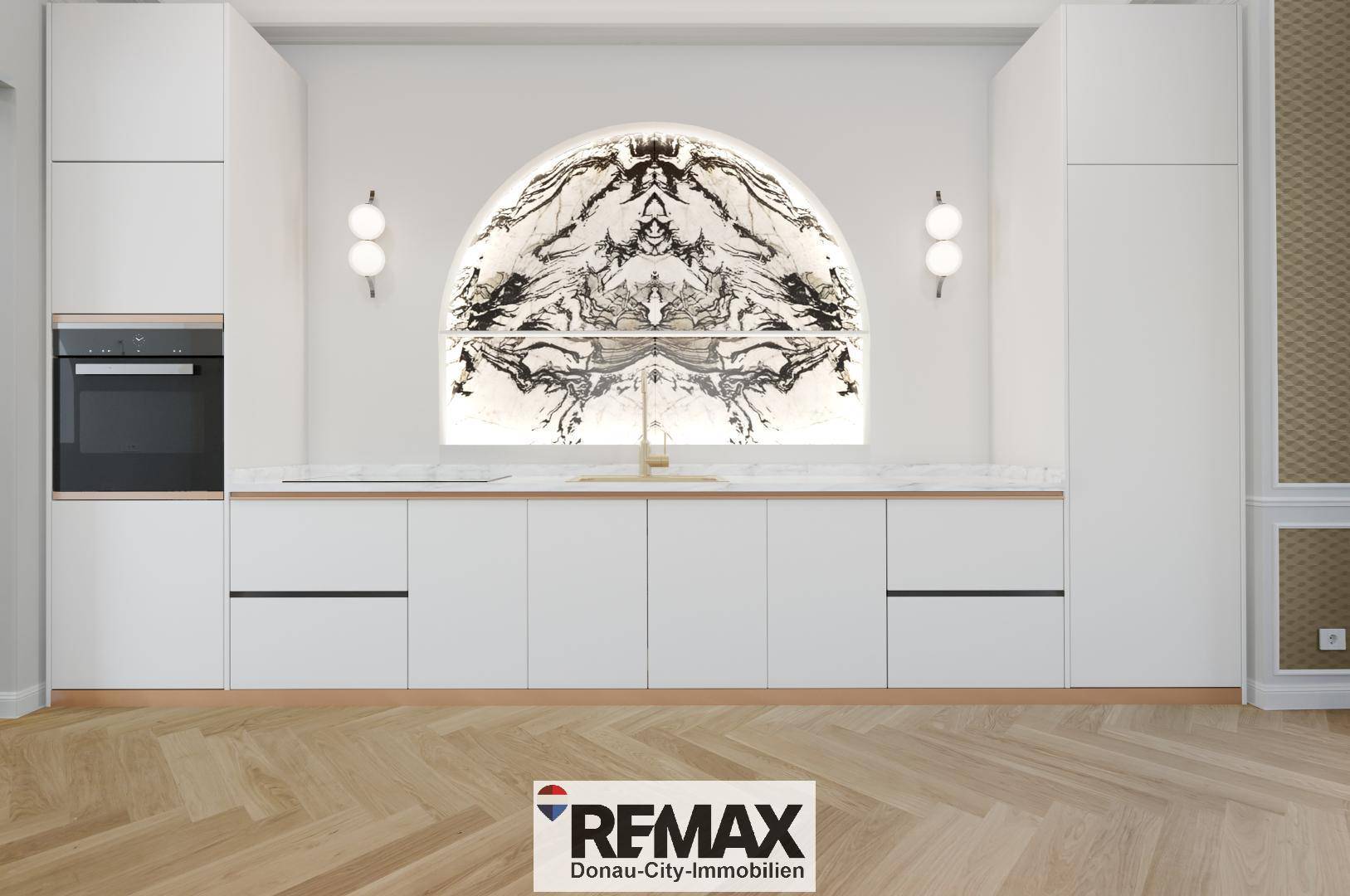 Moderne Einbauküche mit weißen Fronten, integriertem Backofen und einer beleuchteten Marmor-Rückwand.