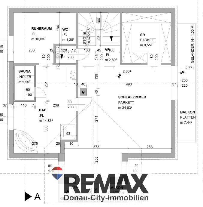 Grundriss des Obergeschosses mit Schlafzimmer, Bad, Sauna, separatem WC und Balkonzugang.