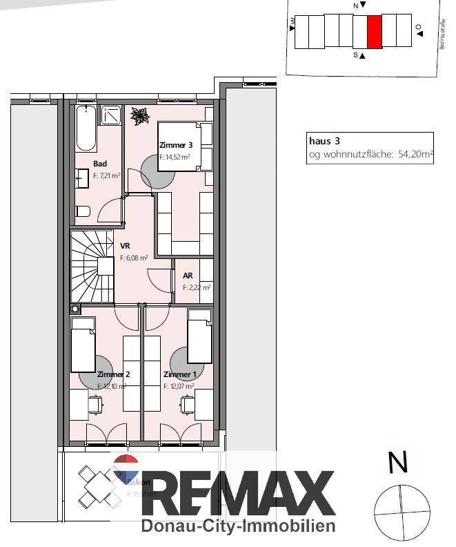 Grundriss des Obergeschosses von Haus 3 mit drei Schlafzimmern, Bad und Balkon.