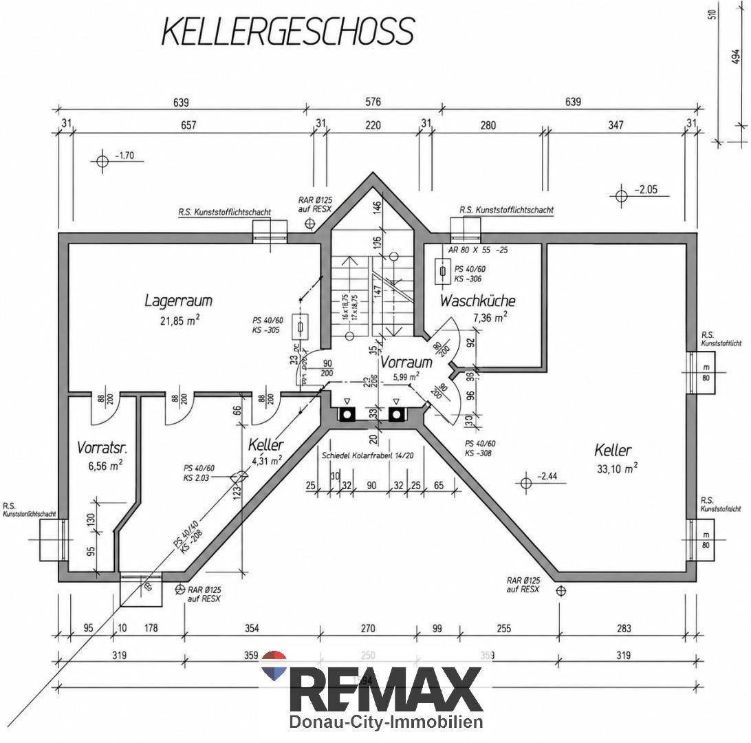 Grundriss des Kellergeschosses mit Lagerräumen, Waschküche und weiteren Kellerbereichen.