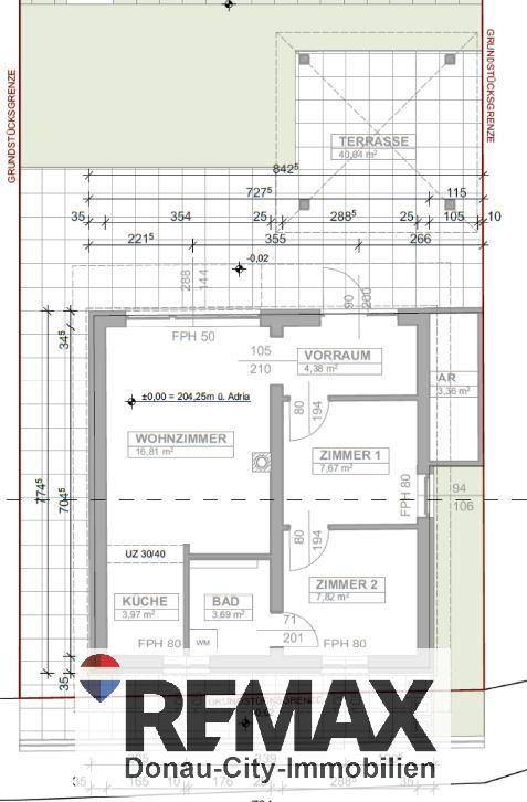 Grundriss des Hauses mit Wohnzimmer, zwei Zimmern, Bad, Vorraum und Terrasse.