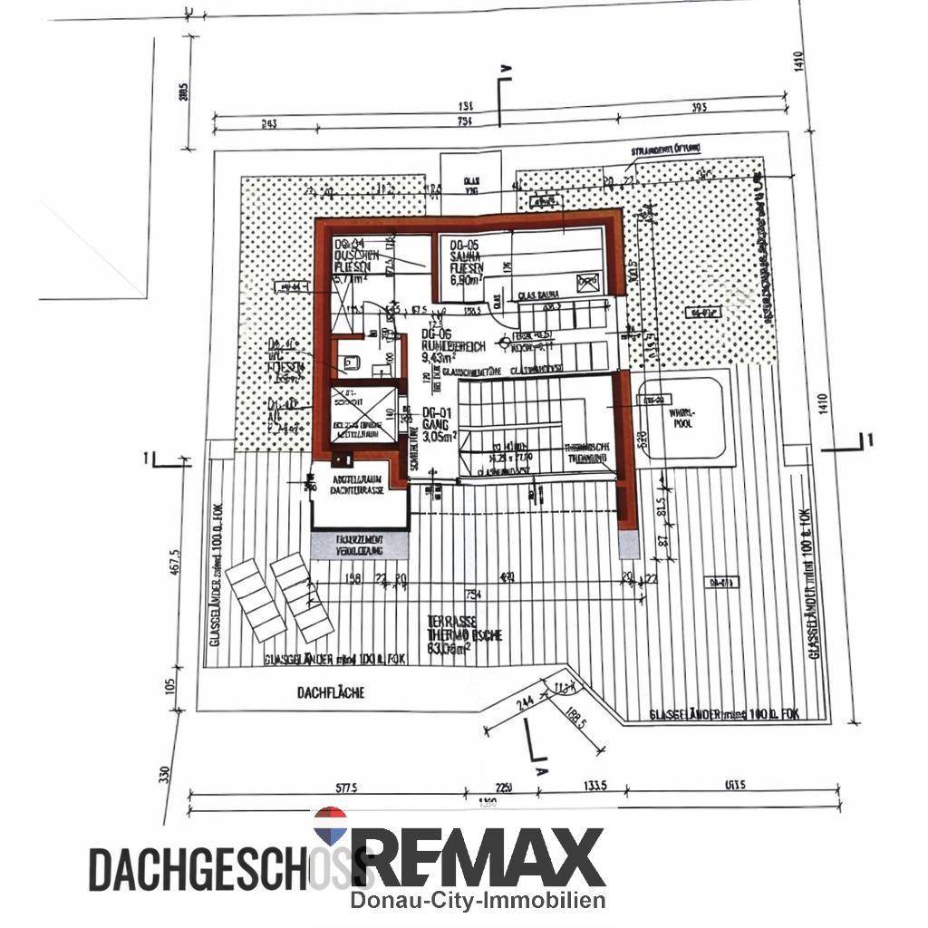 Grundriss des Dachgeschosses mit Sauna, Wellnessbereich, Whirlpool und großer Dachterrasse.